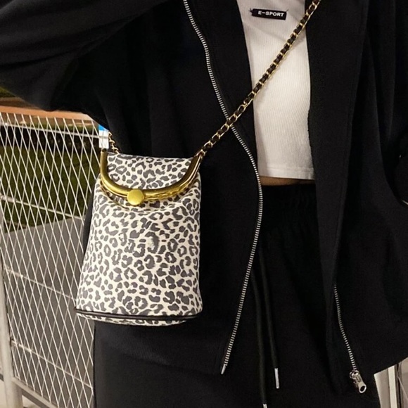 Leopard print chain crossbody purse - Picture 7 of 7